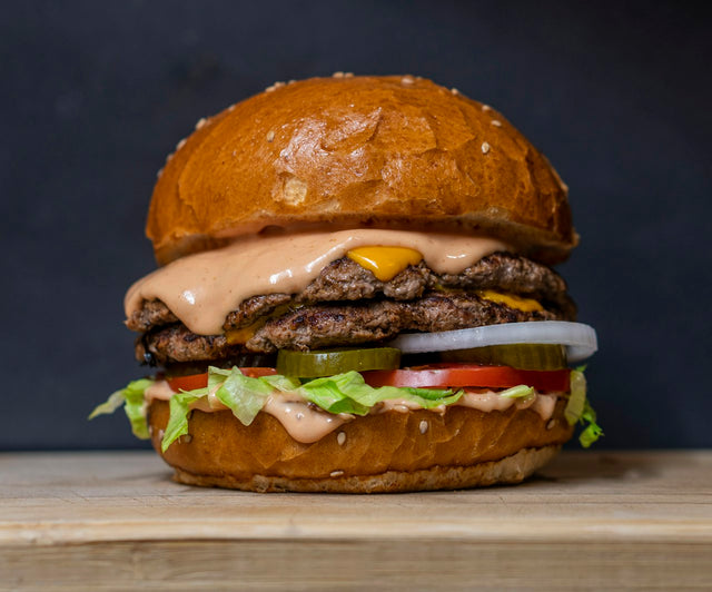 Hamburger americano servito in un ristorante